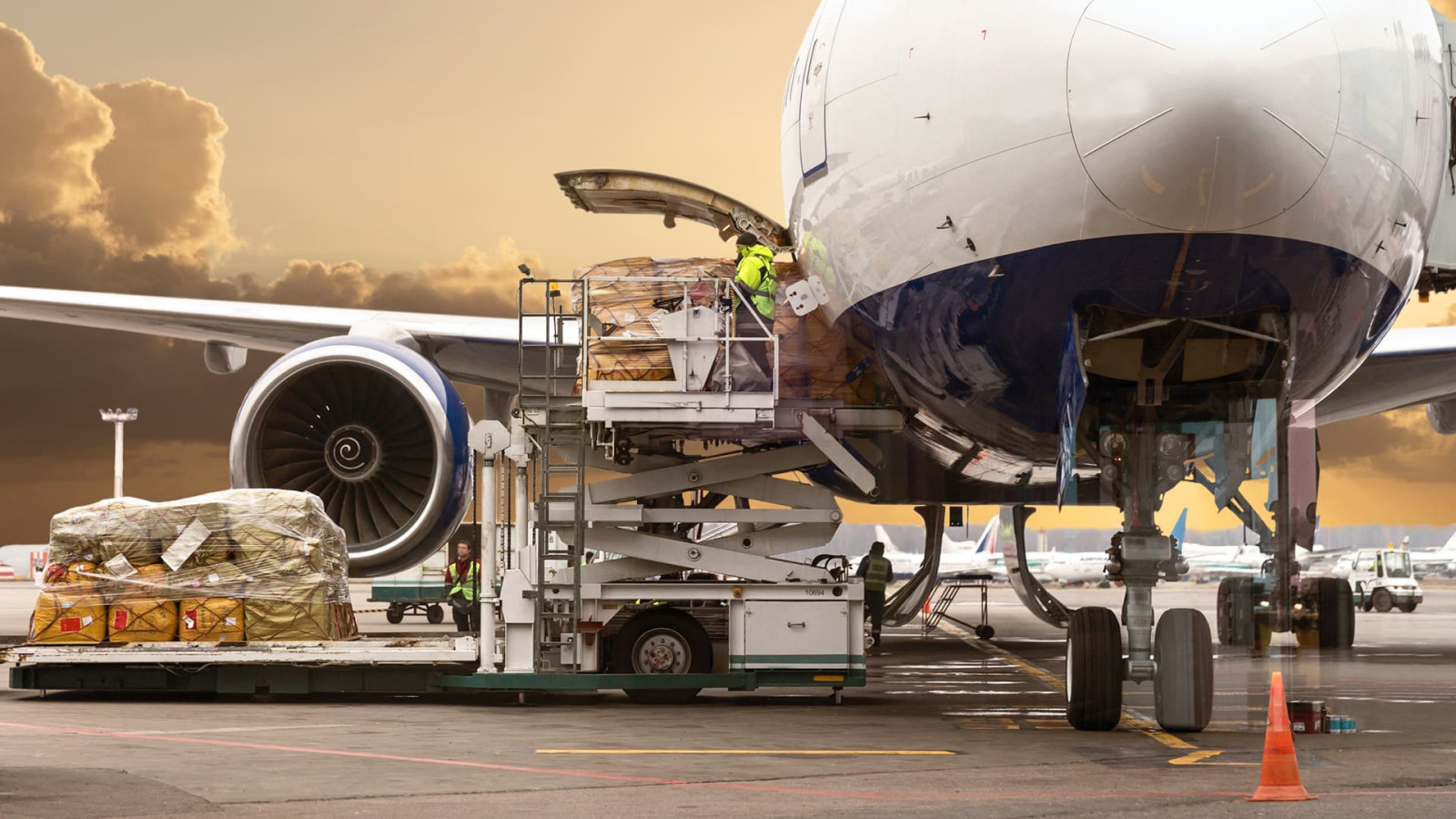 Lufttransport - was ist es und wann lohnt es sich, ihn zu nutzen?